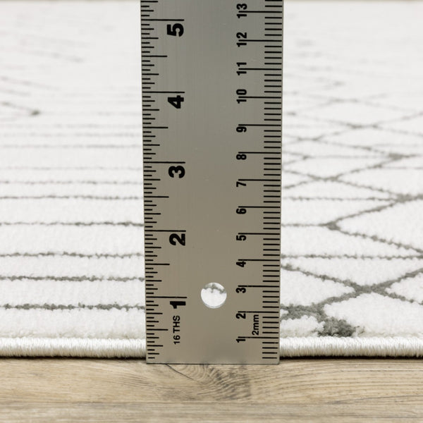 HomeRoots 2' White and Grey Geometric Runner Rug - Stain Resistant, Modern Design for High-Traffic Areas 2'3" x 7'6" 507944