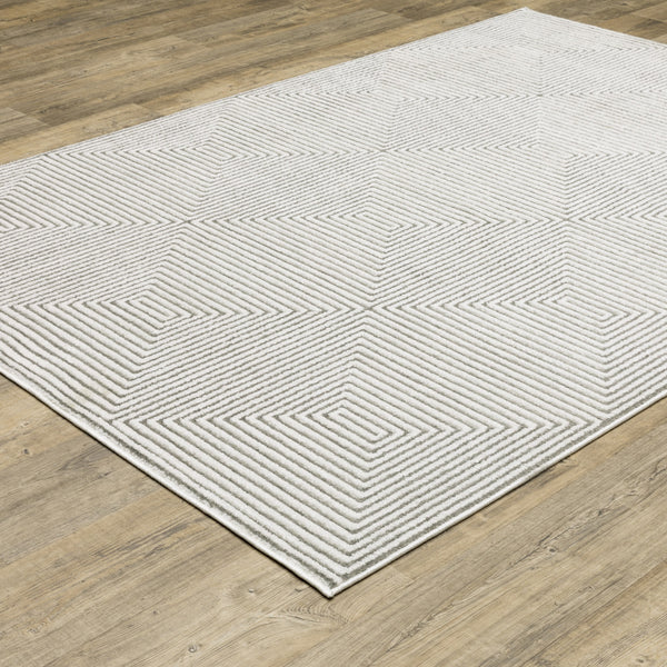 Homeroots 3' X 5' Grey And White Geometric Power Loom Stain Resistant Area Rug  Polyester 507951