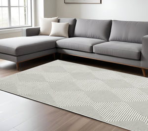 Homeroots 7' X 10' Gray And White Geometric Power Loom Area Rug  Polyester 507953