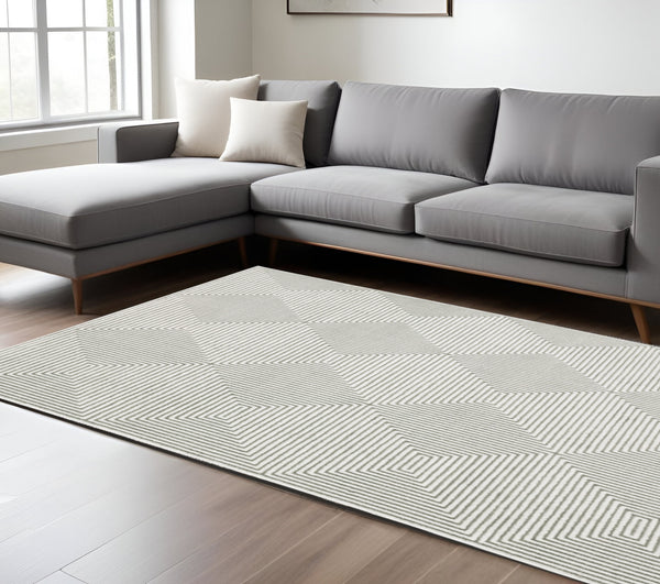 Homeroots 7' X 10' Gray And White Geometric Power Loom Area Rug  Polyester 507953