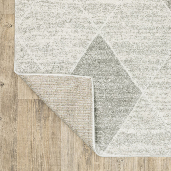 Homeroots 5' X 8' Grey And Ivory Geometric Power Loom Stain Resistant Area Rug  Polypropylene 508494