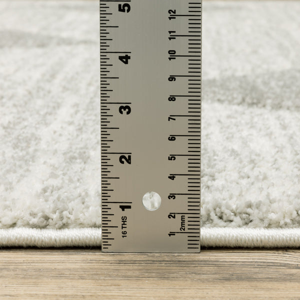 Homeroots 5' X 8' Grey And Ivory Geometric Power Loom Stain Resistant Area Rug  Polypropylene 508494