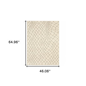 HomeRoots 2' Ivory and Grey Geometric Runner Rug - Stain Resistant, Power Loomed Design for Modern Spaces 4' X 6' 508673