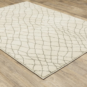 HomeRoots 2' Ivory and Grey Geometric Runner Rug - Stain Resistant, Power Loomed Design for Modern Spaces 5' X 7' 508674