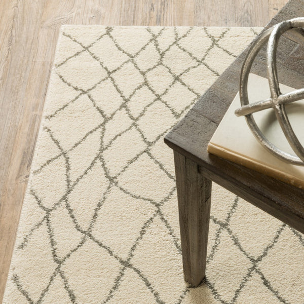 HomeRoots 2' Ivory and Grey Geometric Runner Rug - Stain Resistant, Power Loomed Design for Modern Spaces 7' X 9' 508675