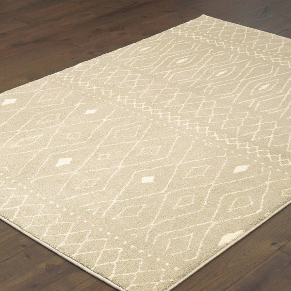 HomeRoots 8' Sand and Ivory Geometric Runner Rug – Stylish, Durable, Perfect for High-Traffic Areas and Entryways 4' X 6' 508722