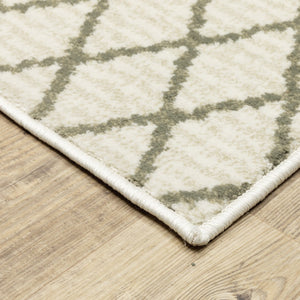 HomeRoots 5' Ivory and Grey Geometric Area Rug - Stain-Resistant, Power-Loomed, Modern Design for Any Space 5' X 7' 508954