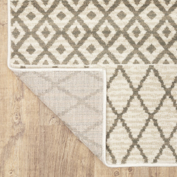 HomeRoots 5' Ivory and Grey Geometric Area Rug - Stain-Resistant, Power-Loomed, Modern Design for Any Space 5' X 7' 508954