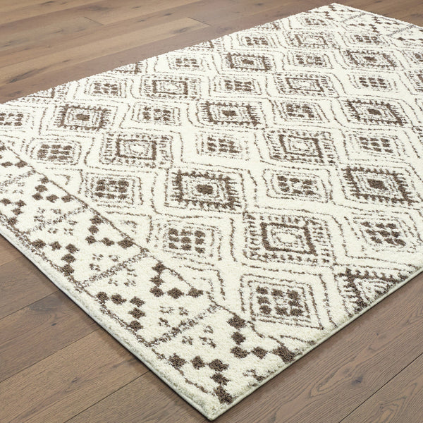 Homeroots 5' X 8' Ivory And Brown Geometric Shag Power Loom Stain Resistant Area Rug  Polyester 509908