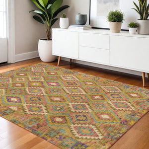 HomeRoots 4' Vibrant Southwestern Printed Area Rug with Stain-Resistant Fibers and Non-Skid Backing for Durability 4' X 6' 510662