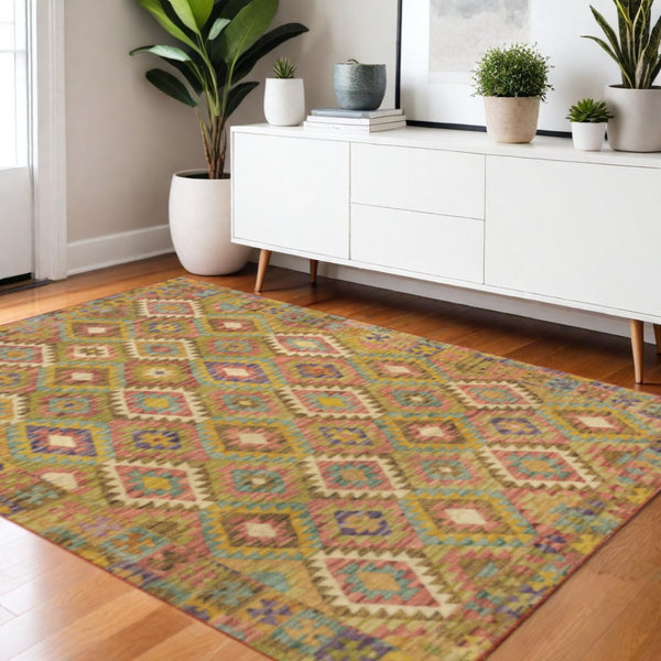 HomeRoots 4' Vibrant Southwestern Printed Area Rug with Stain-Resistant Fibers and Non-Skid Backing for Durability 4' X 6' 510662