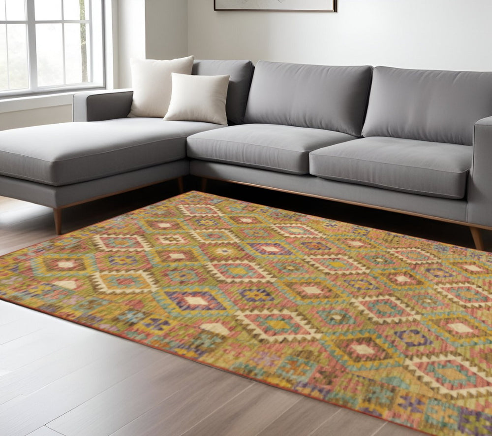 HomeRoots 4' Vibrant Southwestern Printed Area Rug with Stain-Resistant Fibers and Non-Skid Backing for Durability 8' X 10' 510664