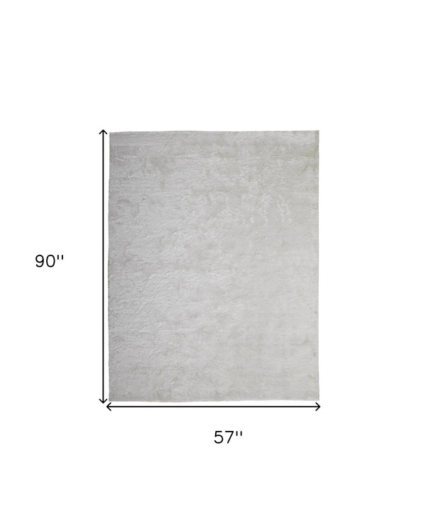 Homeroots 5' X 8' White Shag Tufted Handmade Area Rug White Polyester 511012