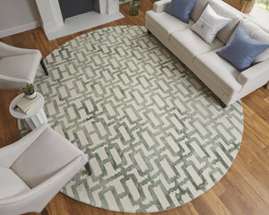 Homeroots 10' Ivory And Green Round Trellis Hand Tufted Area Rug Ivory,Green Wool Blend 511102