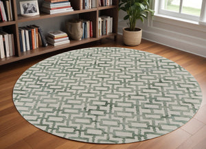 Homeroots 10' Ivory And Green Round Trellis Hand Tufted Area Rug Ivory,Green Wool Blend 511102