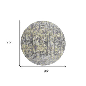 Homeroots 8' Gray And White Abstract Non Skid Round Rug  Polypropylene 511171