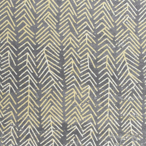 Homeroots 8' Gray And White Abstract Non Skid Round Rug  Polypropylene 511171