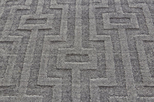 HomeRoots 5' Hand-Woven Geometric Area Rug - Stylish Contemporary Design with Metallic Tones for Modern Spaces Gray/Silver 5' x 8' 511182