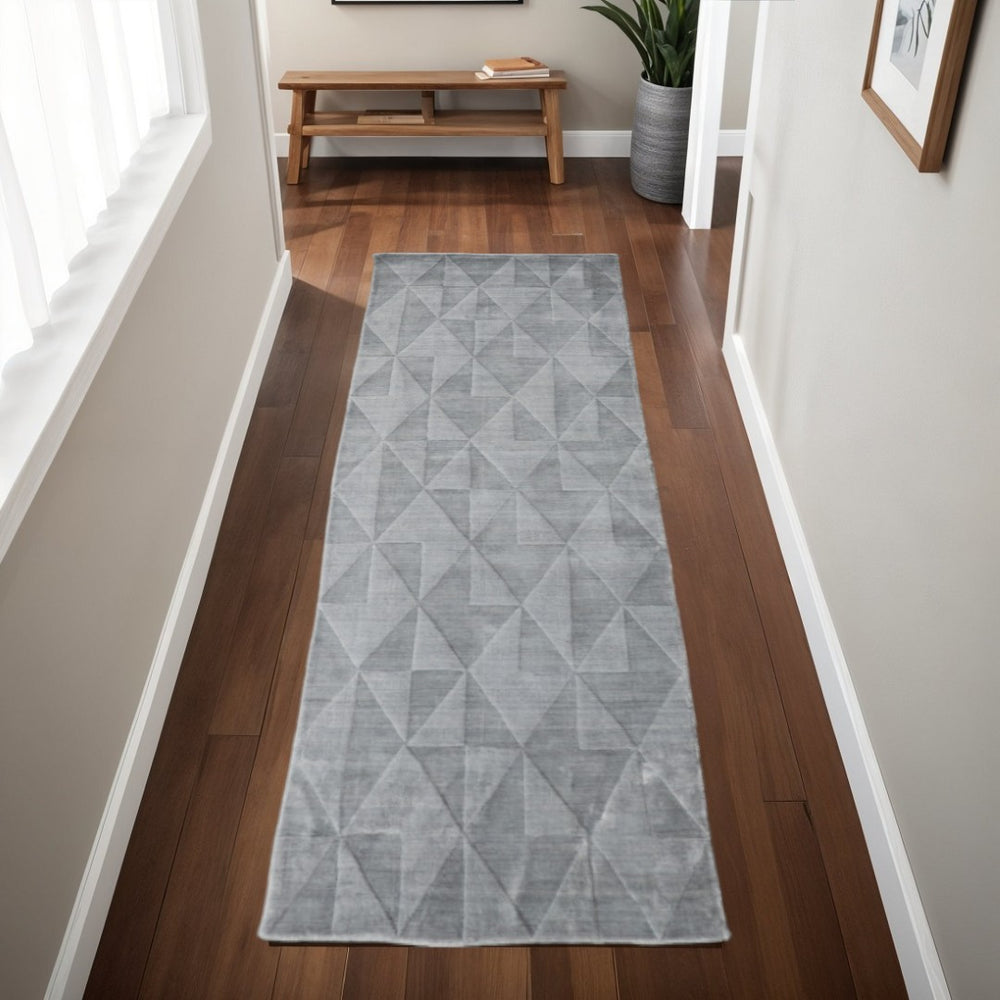 HomeRoots 4' Hand-Woven Gray Geometric Area Rug - Artisan Crafted, Modern Design for Stylish Spaces and Durability 8' Runner 511198