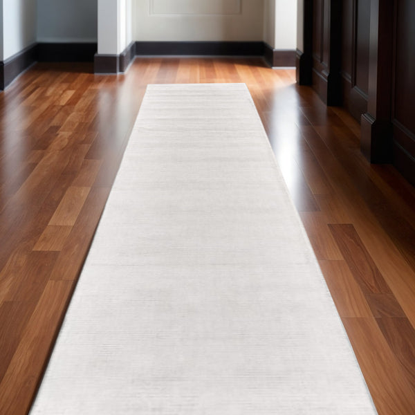 Homeroots 4' Hand Woven Area Rug - Unique Artisan Crafted Design For Stylish Home Décor And Comfort White Viscose 511365