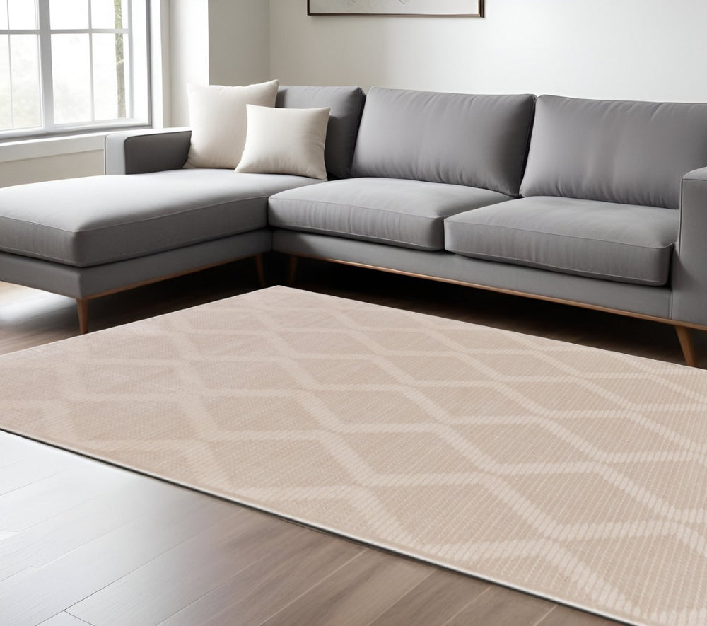 HomeRoots 5' Ivory Geometric Area Rug - Stylish, Durable, and Easy-Care Addition to Any Living Space Decor 8' X 11' 511368