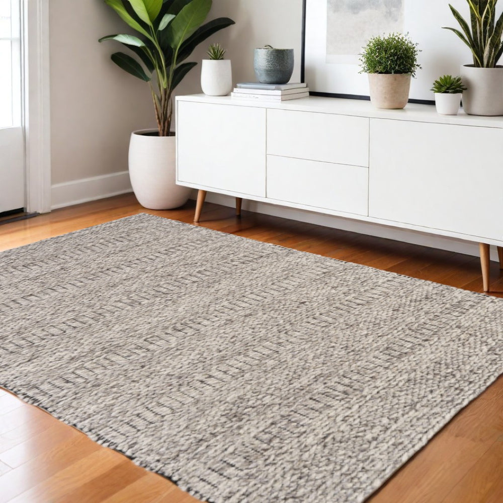 HomeRoots 4' Gray and Ivory Wool Hand-Woven Area Rug - Timeless, Durable, and Stain-Resistant for Any Space 4' X 6' 511391