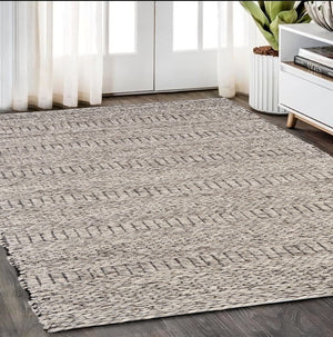 HomeRoots 4' Gray and Ivory Wool Hand-Woven Area Rug - Timeless, Durable, and Stain-Resistant for Any Space 5' X 8' 511392