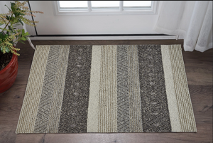 Homeroots 2' X 3' Gray Wool Floral Hand Woven Area Rug  Wool 511414