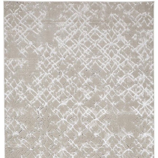 HomeRoots 4' Elegant Tan Silver Gray Quatrefoil Area Rug – Timeless Moroccan Design for Any Home Décor 4' X 6' 511494
