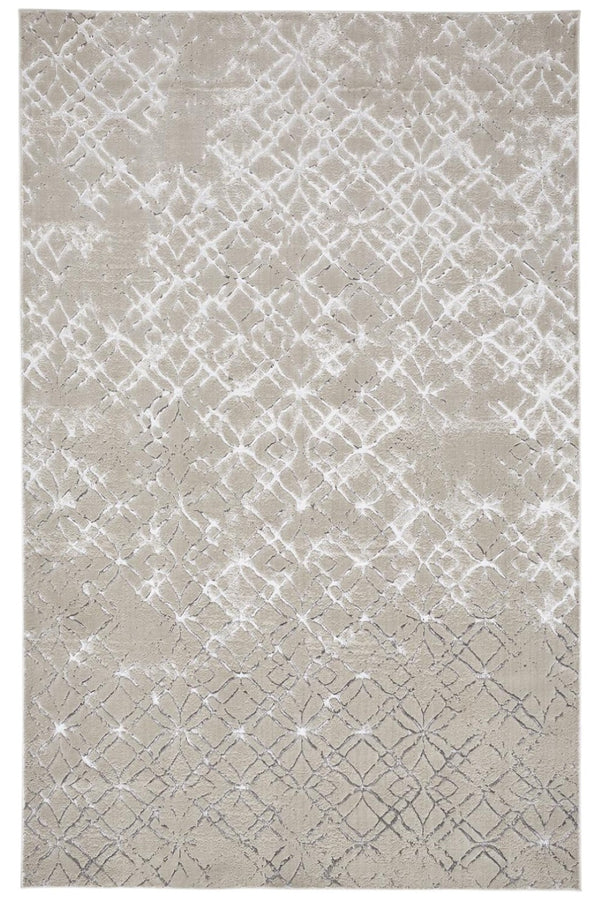 HomeRoots 4' Elegant Tan Silver Gray Quatrefoil Area Rug – Timeless Moroccan Design for Any Home Décor 4' X 6' 511494