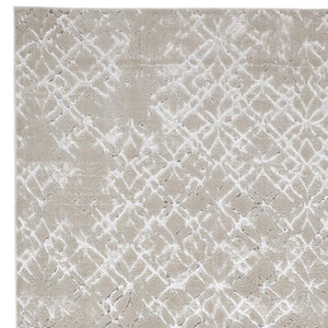 HomeRoots 4' Elegant Tan Silver Gray Quatrefoil Area Rug – Timeless Moroccan Design for Any Home Décor 4' X 6' 511494
