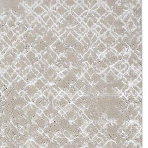 HomeRoots 4' Elegant Tan Silver Gray Quatrefoil Area Rug – Timeless Moroccan Design for Any Home Décor 8' X 10' 511496