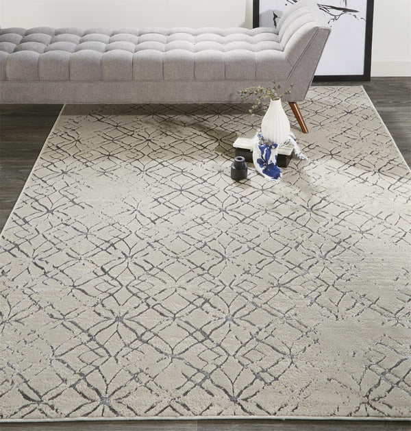 HomeRoots 4' Elegant Tan Silver Gray Quatrefoil Area Rug – Timeless Moroccan Design for Any Home Décor 8' X 10' 511496