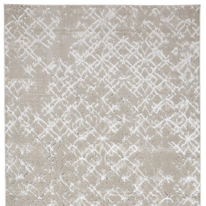 HomeRoots 4' Elegant Tan Silver Gray Quatrefoil Area Rug – Timeless Moroccan Design for Any Home Décor 7' X 10' 511497