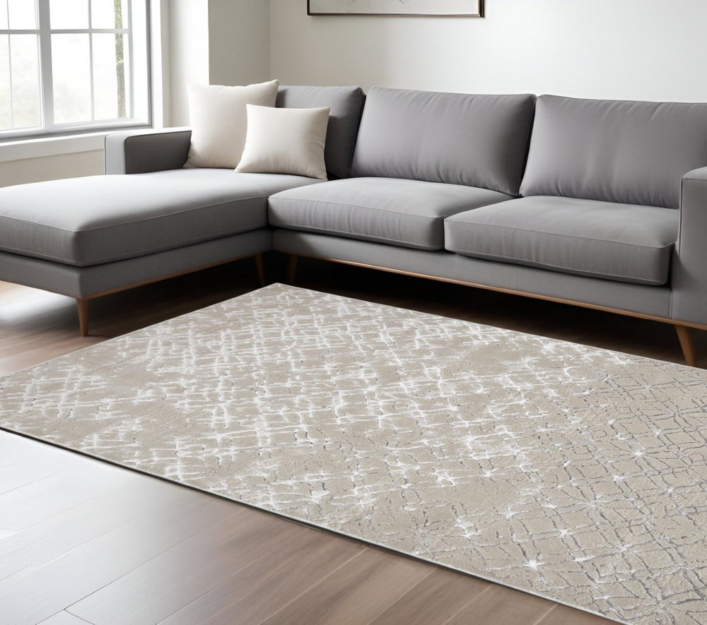 HomeRoots 4' Elegant Tan Silver Gray Quatrefoil Area Rug – Timeless Moroccan Design for Any Home Décor 7' X 10' 511497