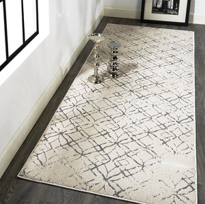 Homeroots 8' Silver Gray And White Abstract Stain Resistant Runner Rug  Polyester 511501