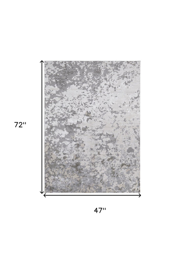 HomeRoots 4' Contemporary Silver Gray and White Abstract Area Rug - Elegant Design for Modern Spaces 4' X 6' 511530