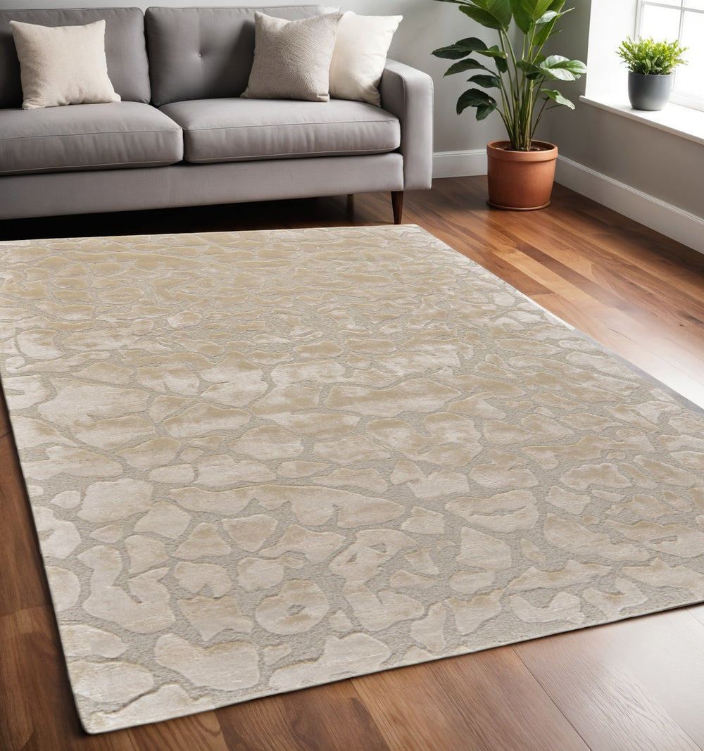 Homeroots 5' X 8' Gray And Ivory Abstract Hand Tufted Non Skid Area Rug Ivory,Taupe,Tan Viscose 511584
