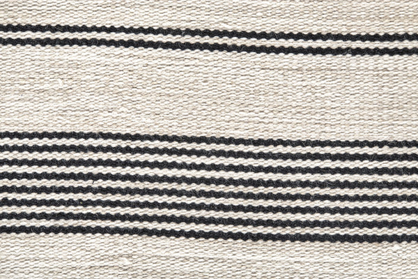 Homeroots 4' X 6' Black And White Striped Dhurrie Hand Woven Stain Resistant Area Rug Black,White Other Material 511657