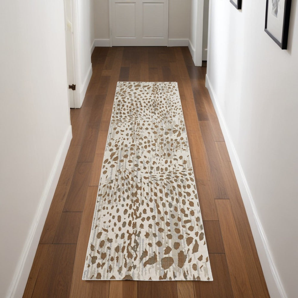 HomeRoots 5' Brown and Ivory Abstract Area Rug – Stain Resistant, Durable Design for Modern Living Spaces 8' Runner 511768