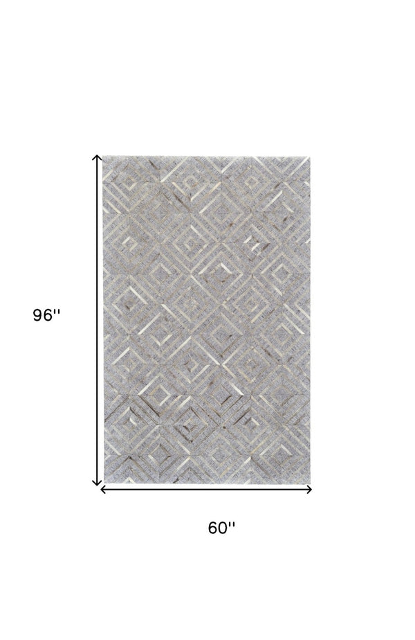 HomeRoots 5' Gray and Ivory Geometric Hand-Woven Area Rug - Contemporary Design for Any Room Décor 5' X 8' 511796
