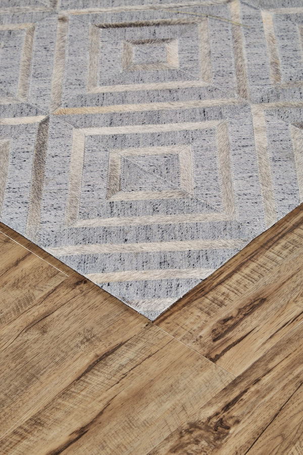 HomeRoots 5' Gray and Ivory Geometric Hand-Woven Area Rug - Contemporary Design for Any Room Décor 8' X 11' 511797