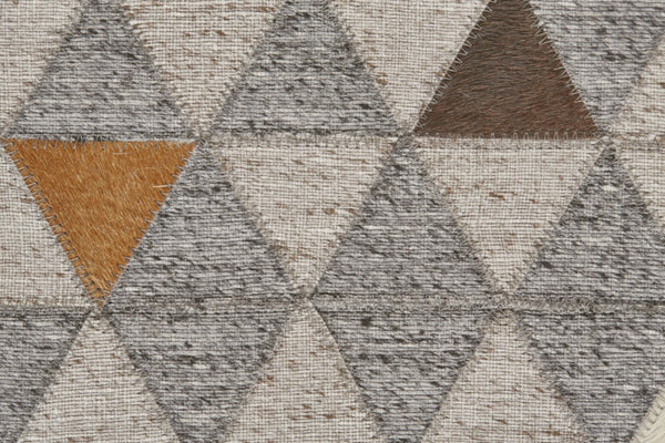 HomeRoots 5' Hand-Woven Geometric Area Rug in Gray, Ivory & Brown - Unique Artisan Design for Any Space 8' X 11' 511801