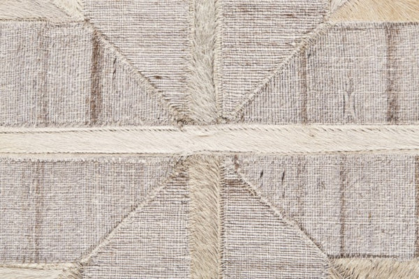 Homeroots 2' Gray Ivory And Brown Geometric Hand Woven Area Rug – Artisan Crafted For Style And Warmth 2' X 3' Viscose 511807