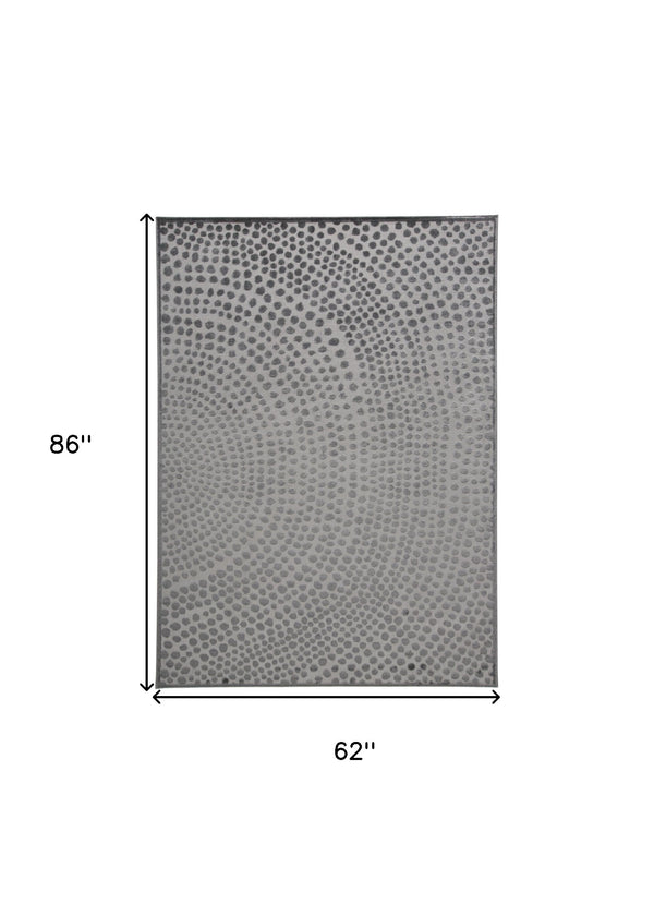 Homeroots 5' X 7' Gray Silver And Ivory Abstract Stain Resistant Area Rug  Polypropylene 511886