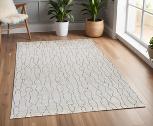 HomeRoots 4' Hand Woven Gray and Ivory Abstract Area Rug - Modern Elegance for Any Living Space or Office 4' X 6' 511930