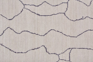 HomeRoots 4' Hand Woven Gray and Ivory Abstract Area Rug - Modern Elegance for Any Living Space or Office 4' X 6' 511930