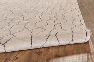 HomeRoots 4' Hand Woven Gray and Ivory Abstract Area Rug - Modern Elegance for Any Living Space or Office 4' X 6' 511930