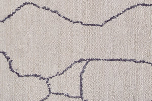 HomeRoots 4' Hand Woven Gray and Ivory Abstract Area Rug - Modern Elegance for Any Living Space or Office 5' X 8' 511931