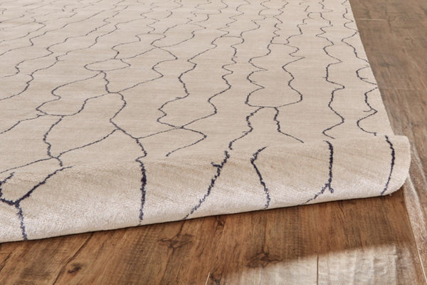 HomeRoots 4' Hand Woven Gray and Ivory Abstract Area Rug - Modern Elegance for Any Living Space or Office 5' X 8' 511931